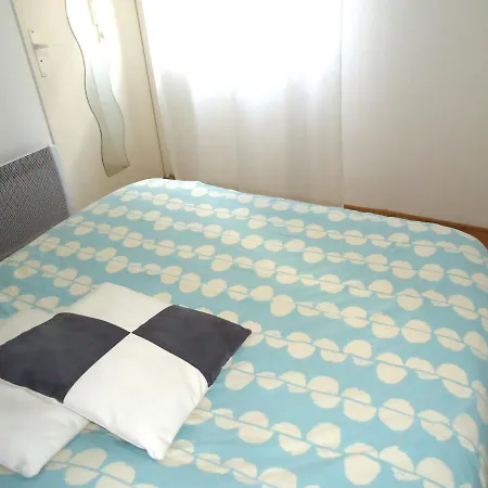 Flat In Of 34 M2 Apartment *